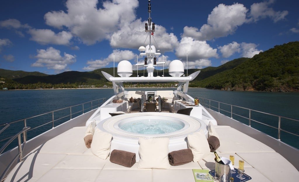 Ilona Luxury Yacht Jacuzzi
