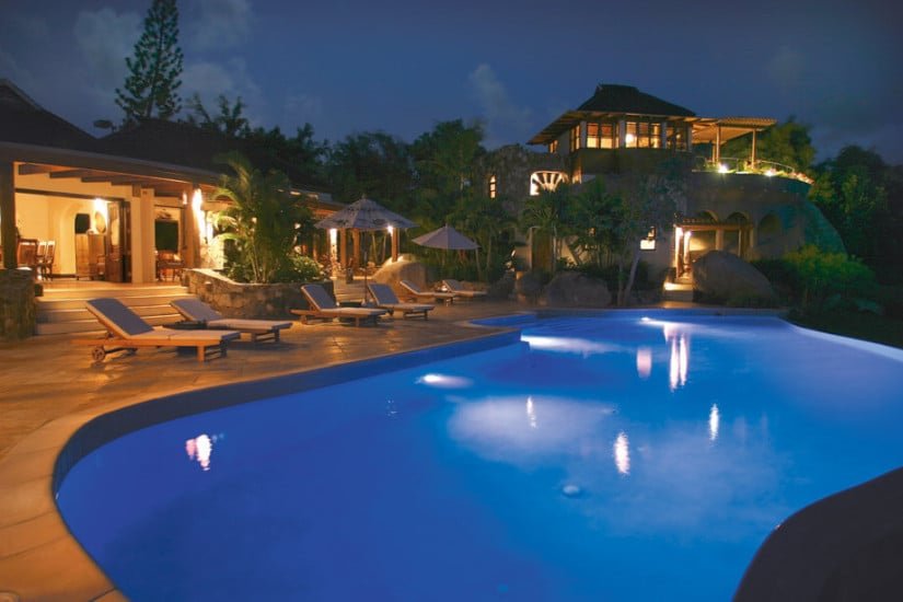 Sol y Sombra Villa in the Caribbean, Pool in the Night