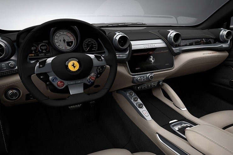 Ferrari GTC4Lusso 3