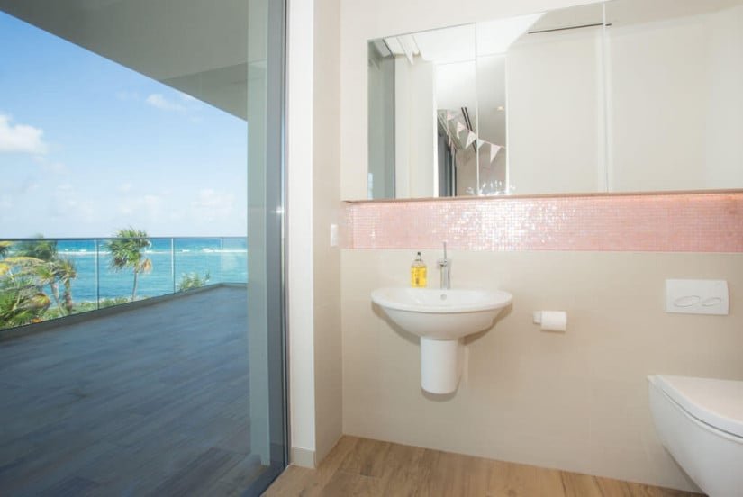 Bathroom, Luxury Camden House in the Cayman Islands