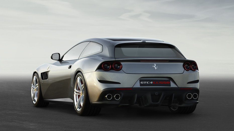 Ferrari_GTC4Lusso 2