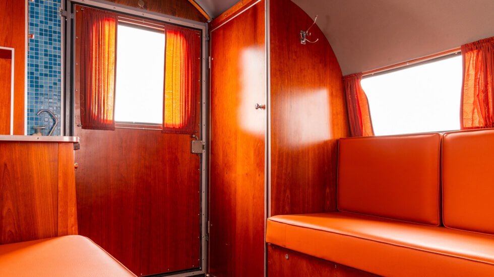 220 SE Ponton camper trailer interior